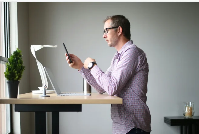 how to Stand With a Standing Desk